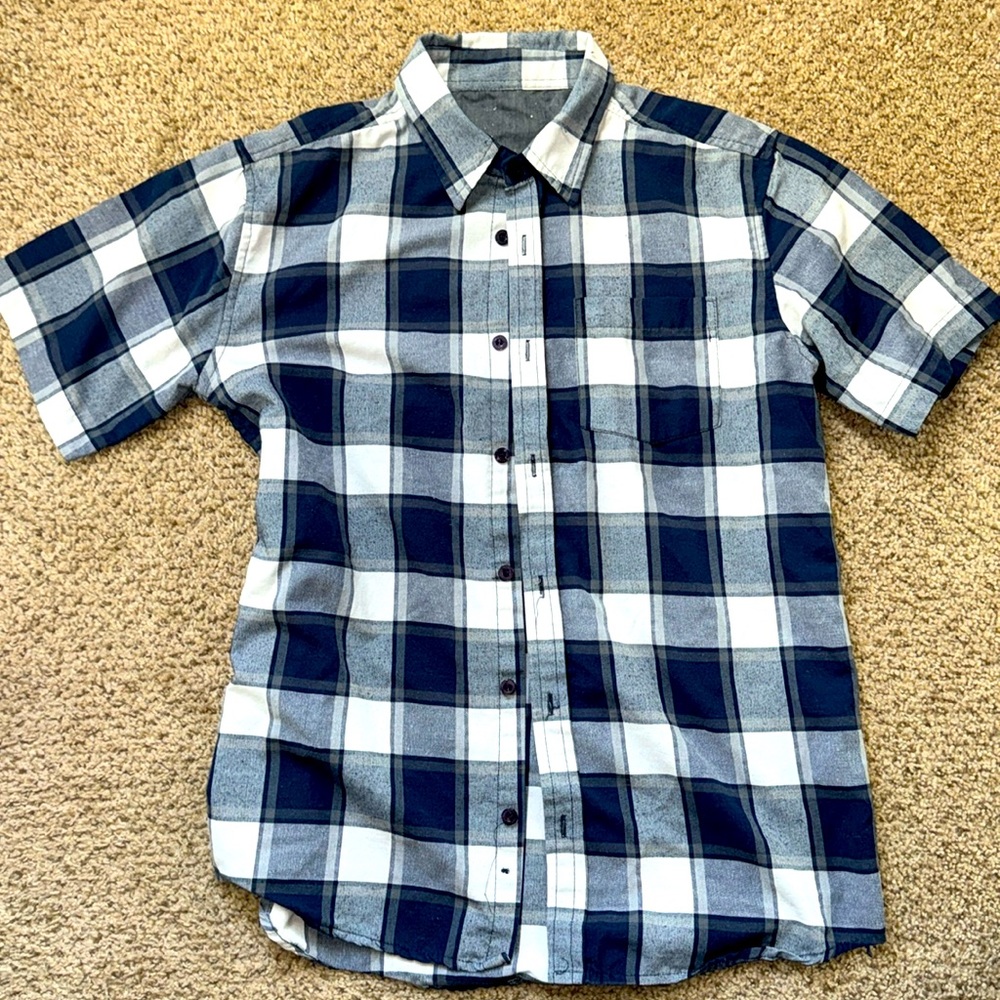 Boys blue white and gray plaid short sleeve shirt size Large